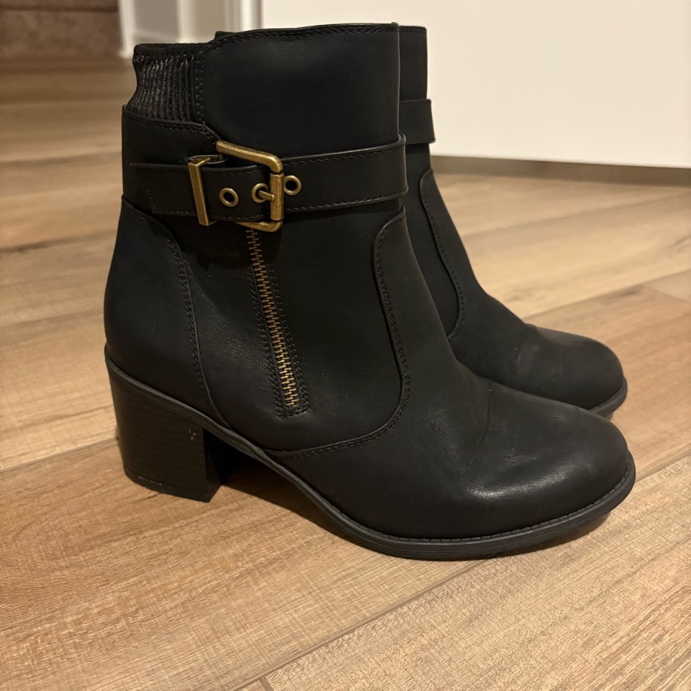 White Mountain Smooth Dessert Zipper Buckle Heeled Booties Black Shoe Size 8.5